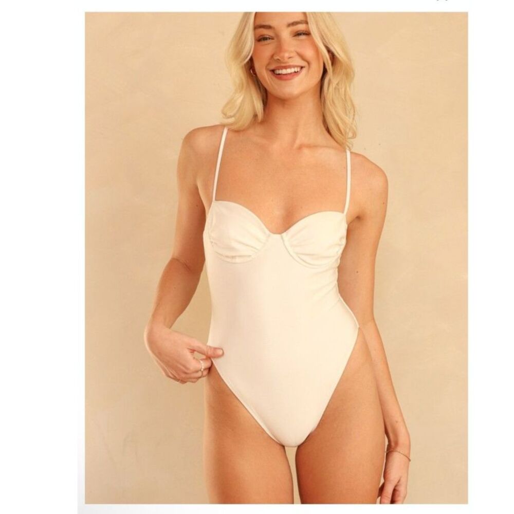 NWT Dippin Daisys Womens One Piece White Swimsuit X SMALL Bra Underwire Pool